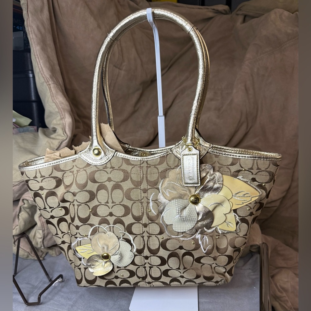 Coach Signature Bleeker purse/tote with Floral Applique (No. M1073-F16276)